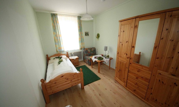 Gurk Apartment | Cozy B & B Stay at Gasthof Zum Kramer with Pet-Friendly Options