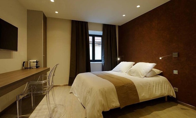 Ribeauville House | Comfortable Single Room with Ensuite Shower & Breakfast