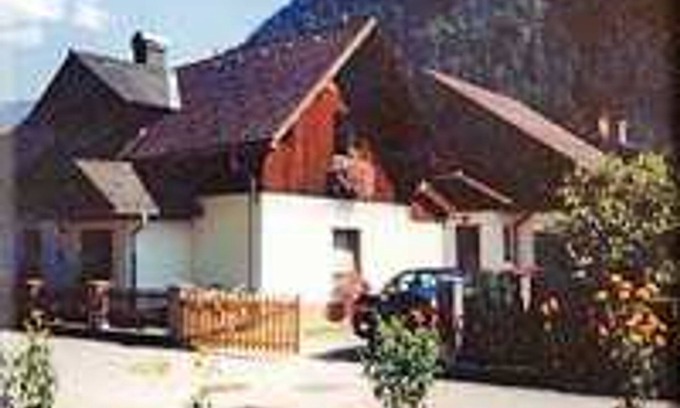 Hallstatt Apartment | Budget-Friendly Single Room at House Yodler with Pet Access