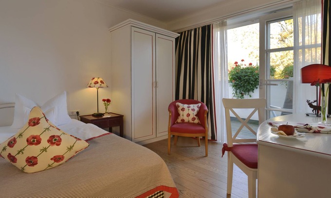 Erpfingen Apartment | Comfortable Pfaffenberg Room with Balcony and Spa Amenities