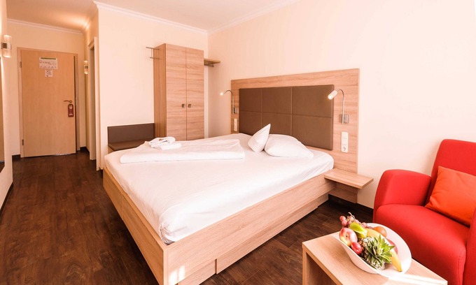 Buxtehude House | Premium Single Room on the Street Side - Hotel An der Linah