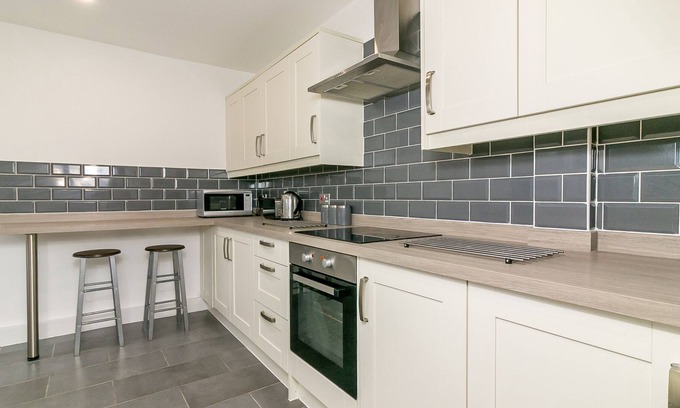 Letchworth House | Single room shared washroom facilities & Garden View