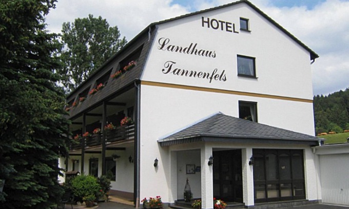 Gerolstein House | Cozy Room with Shower/WC - Hotel Landhaus Tannenfels