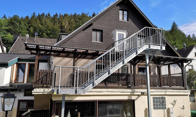 Steinfeld House | Cozy Single Room with Ocean View at Urfterhof Hotel