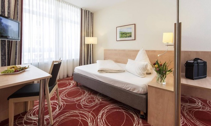 Speyer House | Comfortable Single Room with Accessible Amenities - Hotel Löwengarten