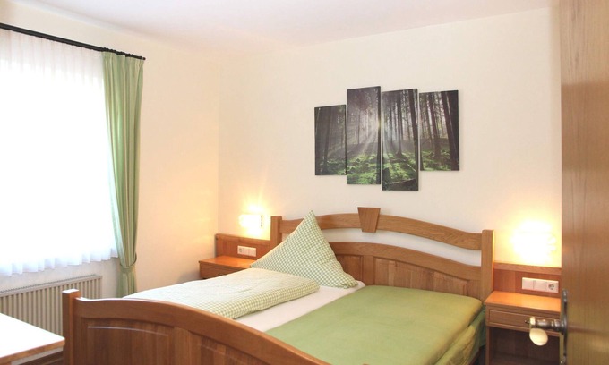 Saalhausen Apartment | Cozy Single Room with WC, Shower & Breakfast Included