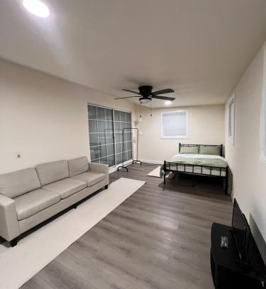 East Hemet House | Budget-Friendly Single Room with Private Entrance