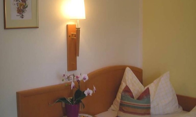 Faistenau Cottage | Cozy Single Room at Gasthof Botenwirt with Breakfast & Pets