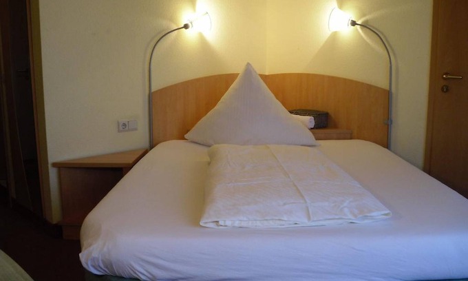 Waechtersbach Apartment | Cozy Single Room with Balcony & Spa Access