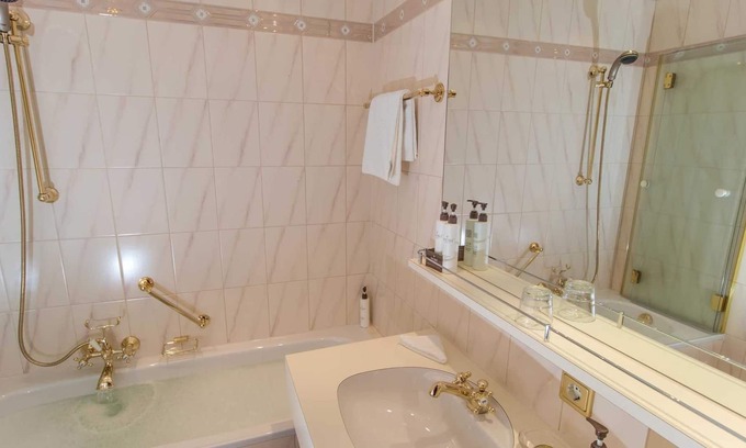 Lech am Arlberg Hotel | Single Room with Balcony - Hotel Kristberg
