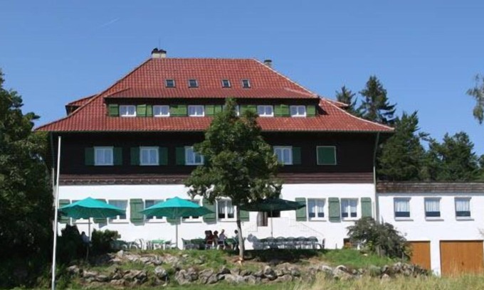 Albstadt Apartment | Cozy Single Room with Shower & Breakfast Included
