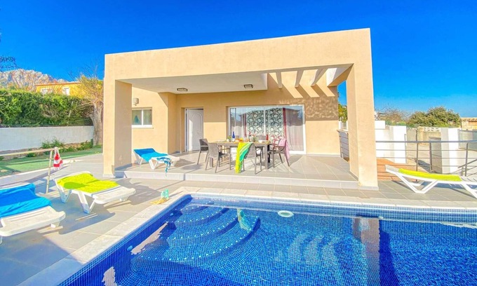 Beniarbeig Villa | Single storey, A/C, modern style