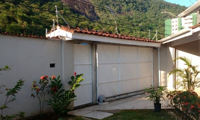 Sumare House | Charming Single-Storey House with Pool in Caraguatatuba