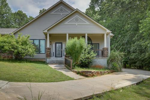 Rockdale County House | Cozy Single-Story Home Near Old Towne Conyers - Family Friendly