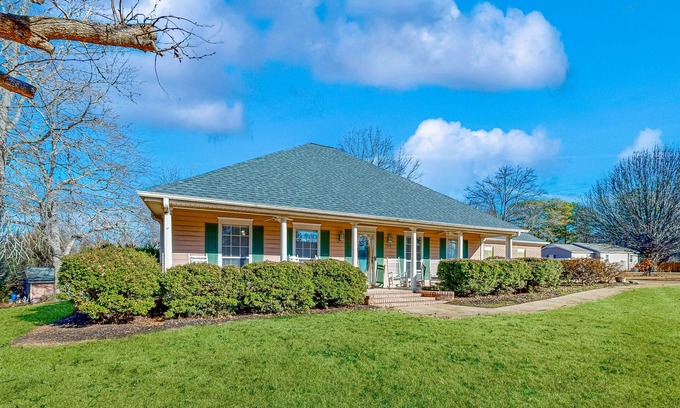 Saltillo House | Cozy Single-Story Home with Private Deck and Grill