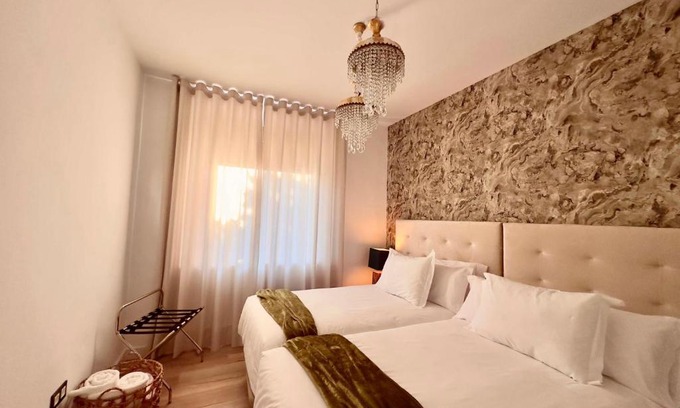 Granada Apartment | Libelle: Guest Rated 9.9 with Family-Friendly Dining