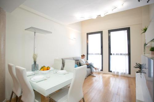 La Xerea Apartment | Elegant SingularStays Comedias IV: Family-Friendly Escape