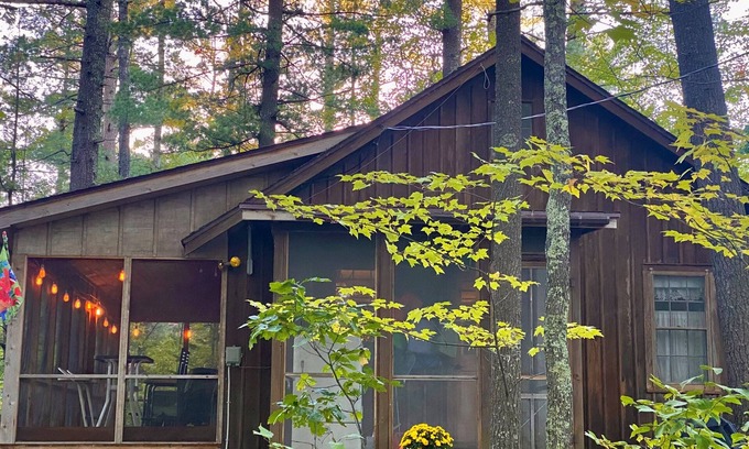 Boulder Junction Cabin | Cozy Singwakiki Guest Cabin with Lake and Ocean Views