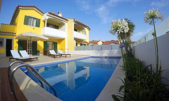 Santa Maria e Sao Miguel House | Experience Sintra FlowerHouse: Poolside Bliss Awaits