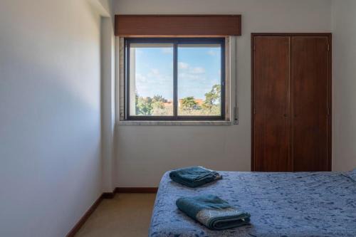 Santa Maria e Sao Miguel Apartment | Cozy Sintra Rooms with Child-Friendly Amenities