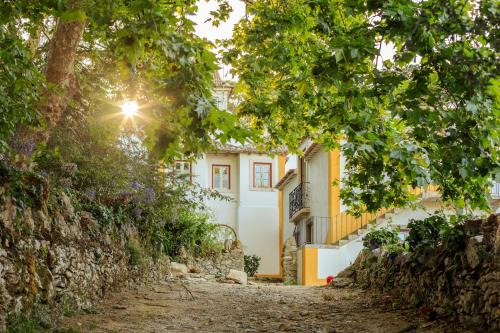 Santa Maria e Sao Miguel Apartment | Experience Unique Comfort at Sintra Hotel for Families & Pets