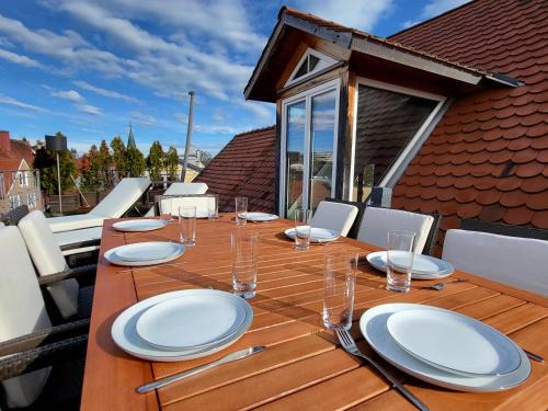 Kempten Apartment | SiOUX: Elegant Penthouse with Ocean Views in City Center