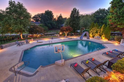 Westport Villa | Relax and Unwind at Sip Sip Away by AvantStay with Pool