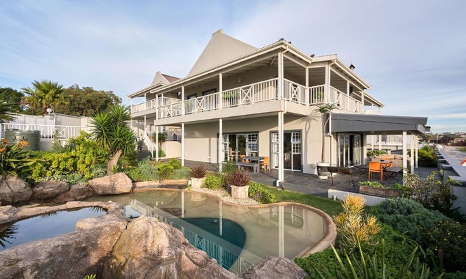 Humewood Bed & Breakfast | Charming Sir Roys at the Sea: 4-Star Stay with Pool & Breakfast