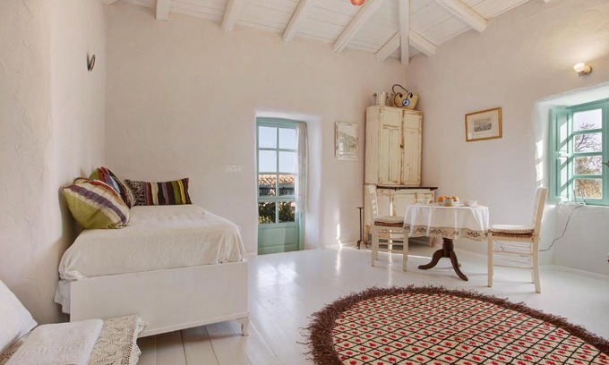 Korithi House | Discover Sira Stonehouse III: 4-Star Pet & Child Friendly Stay