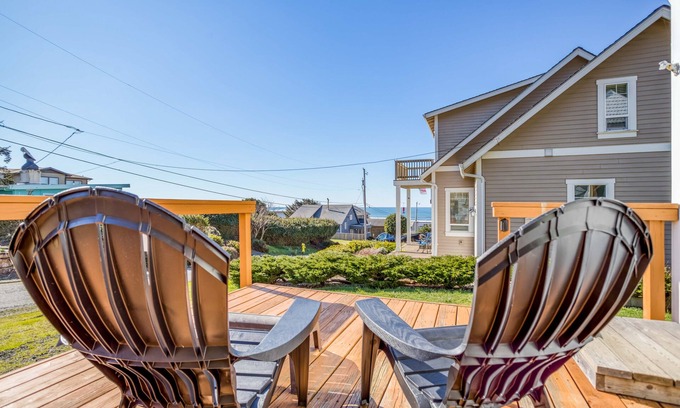 Roads End House | Relaxing Siren Song Home with Beach Access and Spa