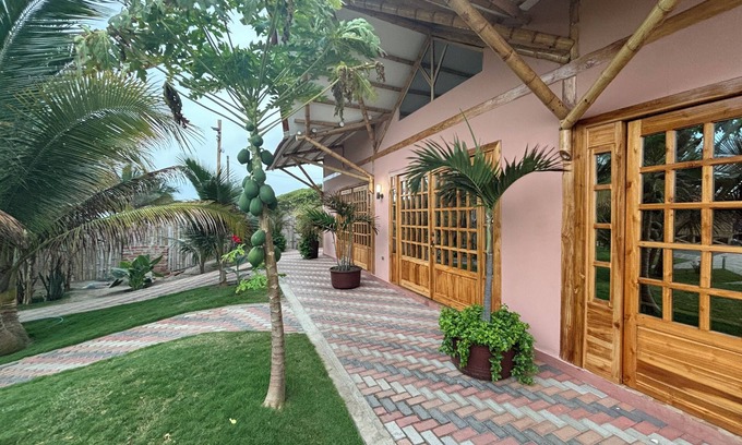 Canoa Apartment | Sirena's Beach and Surf Club Resort on the gorgeous Playa Canoe, Canoa, Ecuador