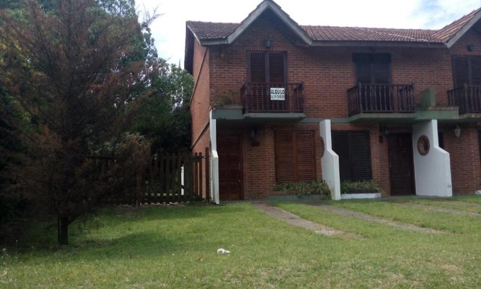 Villa Gesell Apartment | Explore Sirenas del Norte: Pet-Friendly Getaway Rated 10/10
