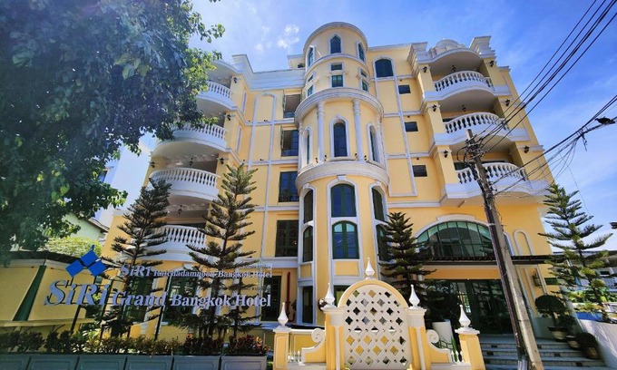Wat Bowon Niwet Hotel | Exceptional Siri Grand Bangkok Hotel with Ocean View Pool