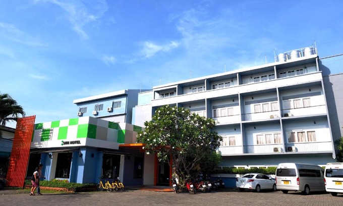 Talat Nuea Hotel | Budget-Friendly Stay at Siri Hotel Phuket with Family Amenities