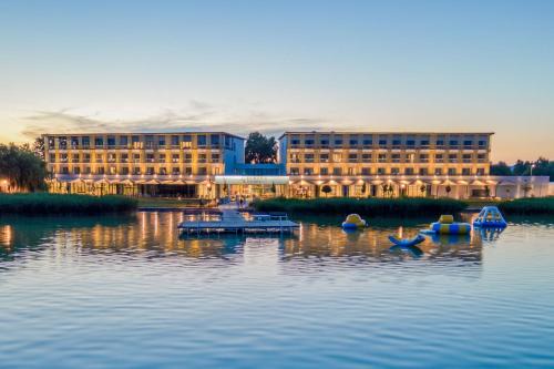 Keszthely Hotel | Relax at Sirius Hotel****Superior: Pet Friendly & Oceanfront