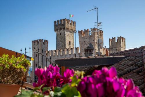 Sirmione Apartment | Beautiful Sirmione4U - Domus by the Castle, Rated 9.3/10