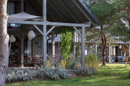 Mołowiste Bed & Breakfast | Discover Sirvis Apartamenty: Pet-Friendly Ocean View Retreat
