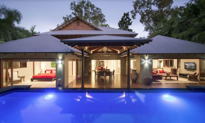 Port Douglas House | Beachside Haven - SISANYA with Ocean Views & Private Pool