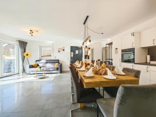 Dinkelsbuehl Apartment | Ideal Retreat for Families & Groups: Sisi & Franz Hotel
