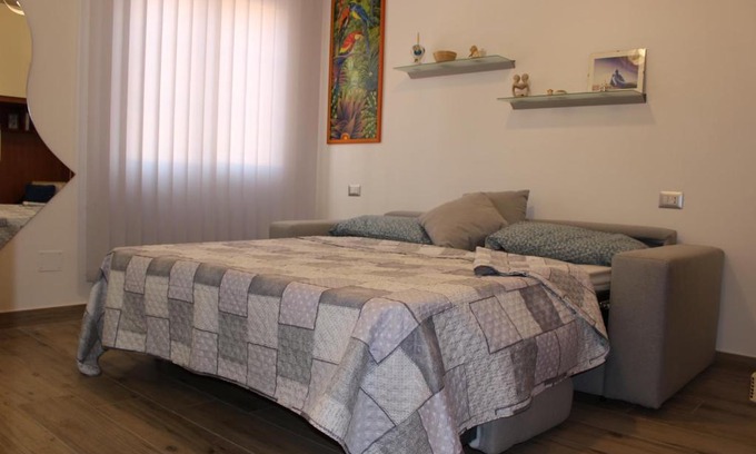 Pozzuoli Bed & Breakfast | Top-Rated Sissi B&B: Family-Friendly Retreat Awaits
