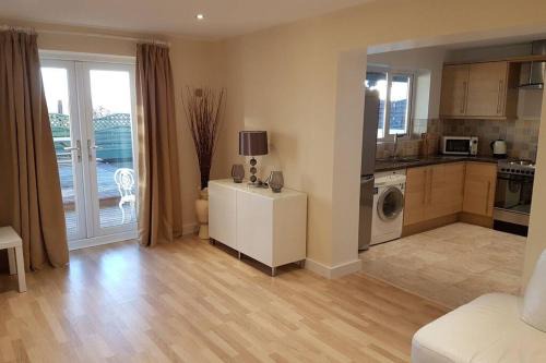Llanelli Apartment | Guest Rated: Sister's Apartment with a 9.3/10 Score