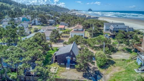 Tierra Del Mar House | Relax at Sister's Beach Retreat: 4-Star, Family-Friendly Getaway