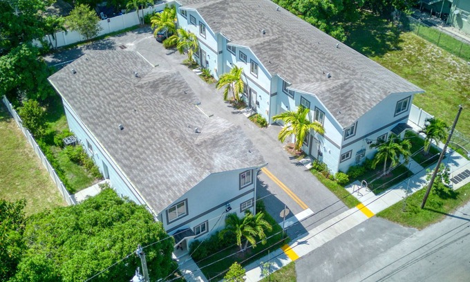 Downtown Fort Lauderdale Villa | Discover Sistrunk Shades: Ideal Compound for 50 Guests