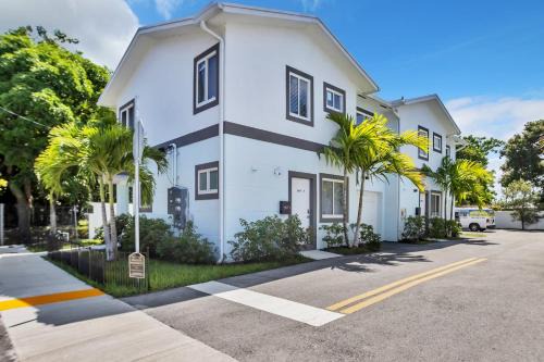 Downtown Fort Lauderdale Villa | Inviting Sistrunk Shades Villas - Family-Friendly Retreat