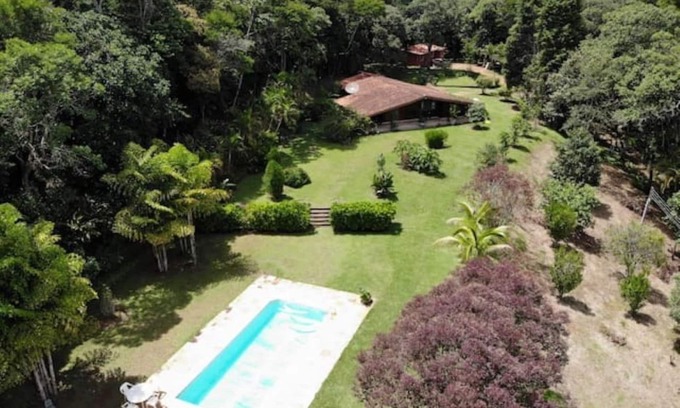 Sao Roque House | Relaxing Retreat Near the Wine Road with Pool and Kitchen