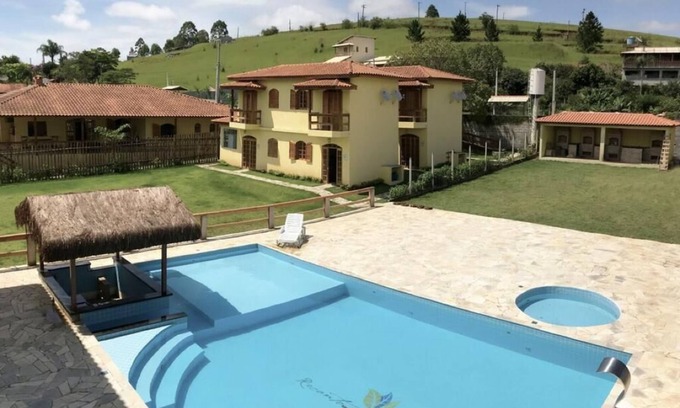 Igarata House | Chalet Retreat with Wet Bar and Family-Friendly Amenities