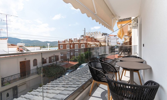 Neos Marmaras Apartment | Seaside Escape: SithoniaRS 1st Floor Apartment Retreat