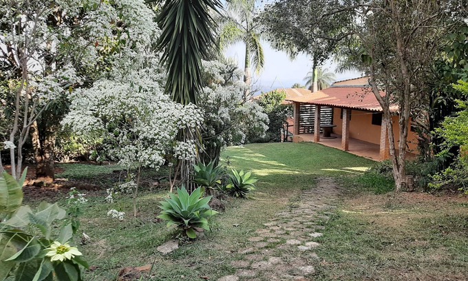 Caete Cottage | Pet-Friendly Retreat at Sitio Carvalho da Serra with Pool