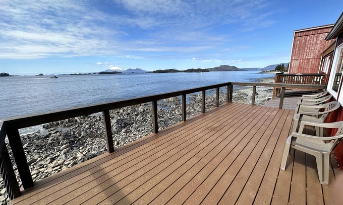 Sitka Apartment | Unforgettable Sitka Sound Suite with Hot Tub at Cascade Creek Lodge