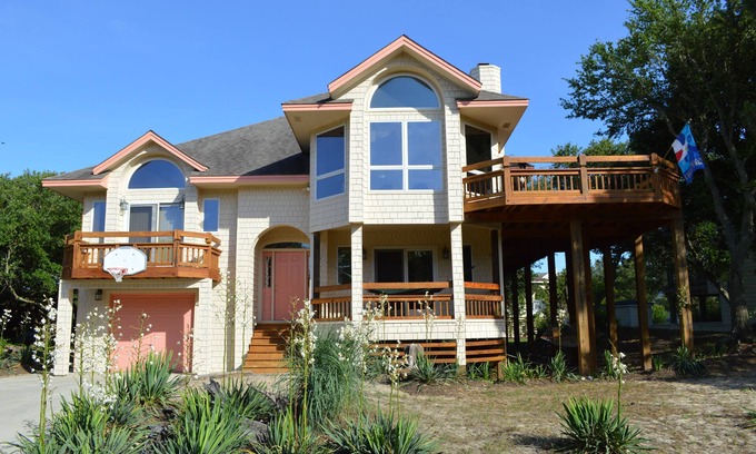 Monteray Shores House | Ideal Beach Getaway with Pool and Ocean Views, Rated 9.8